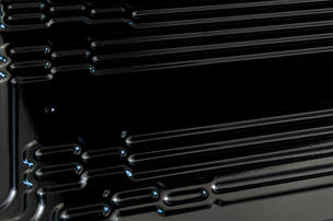 Beschichtete Trägersysteme und Strukturbauteile für Energiegroßspeicher und Hochvolt-Anwendungen mit Korrosionsschutz und hoher Belastbarkeit